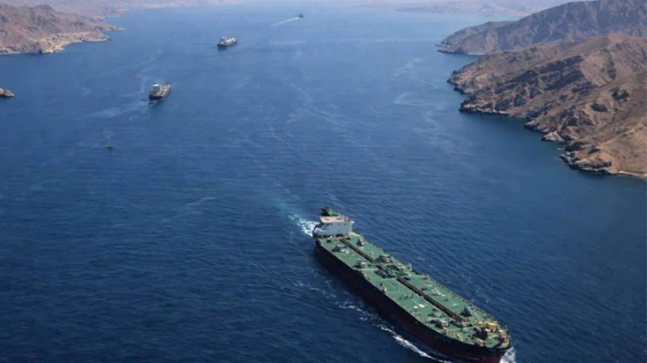 অনুমতি ছাড়া হরমুজে জাহাজ চলাচল নয়: ইরান