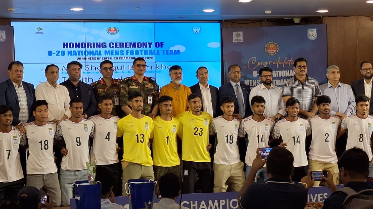 সাফজয়ী অনূর্ধ্ব-২০ ফুটবল দলকে ডিএনসিসির সংবর্ধনা