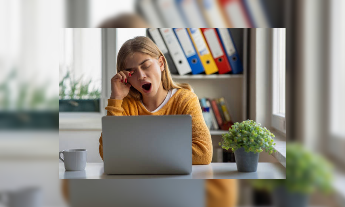 অফিসে বসে ঝিমুনি, জেনে নিন কার্যকরী সমাধান