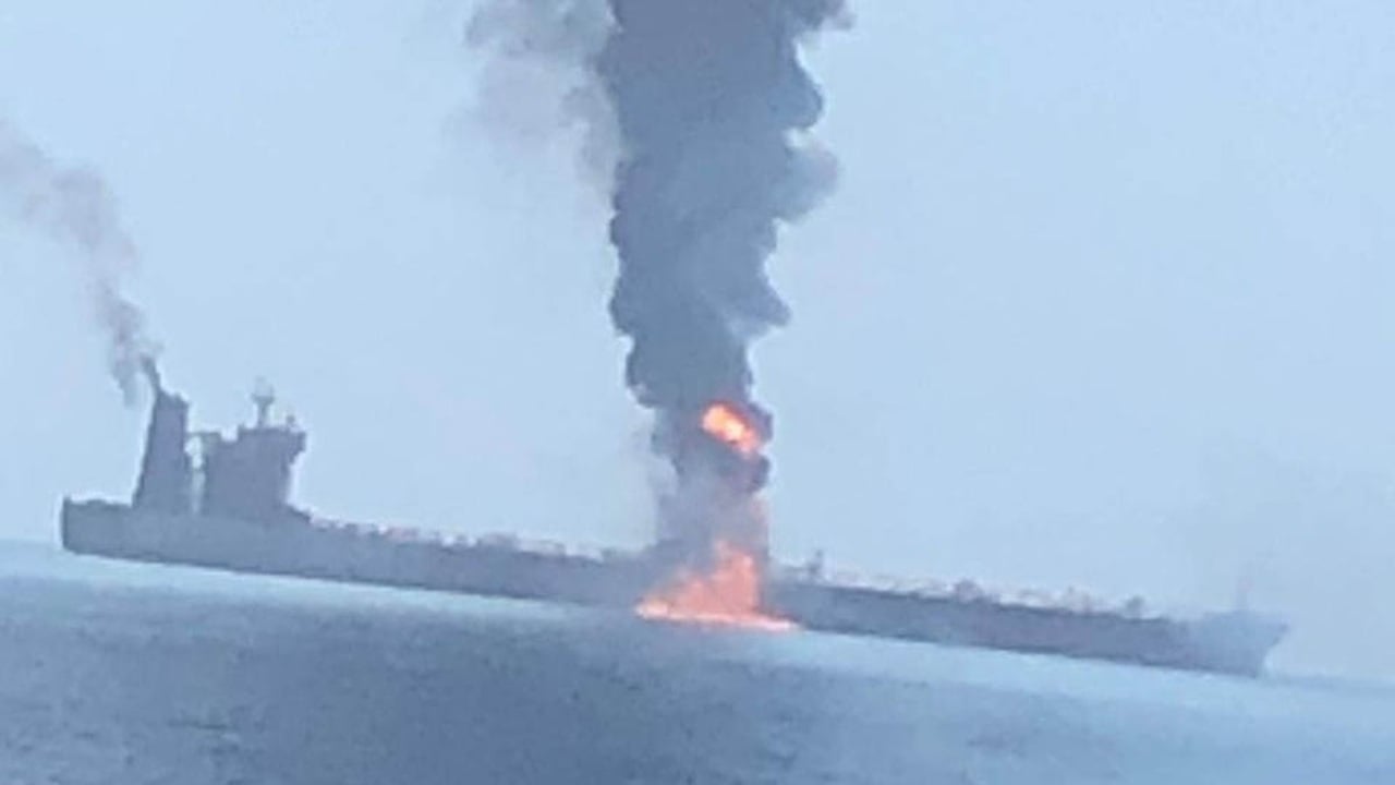 আমিরাতের উপকূলে একটি জাহাজে বিস্ফোরণ
