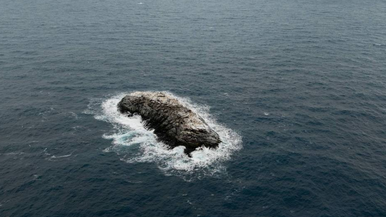 অ্যান্টার্কটিকায় পিরামিড সদৃশ নতুন দ্বীপের সন্ধান