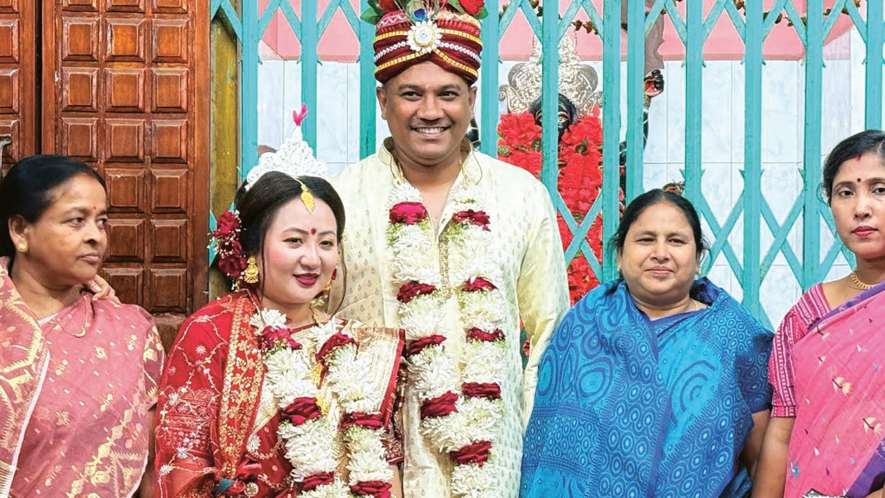 প্রেমের টানে ফেনীতে এসে বিয়ে করলেন ফিলিপাইন তরুণী