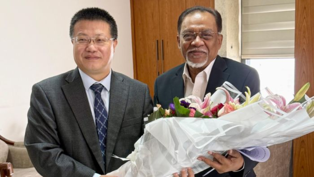 প্রধানমন্ত্রীর জনপ্রশাসন উপদেষ্টার সঙ্গে চীনা রাষ্ট্রদূতের সাক্ষাৎ