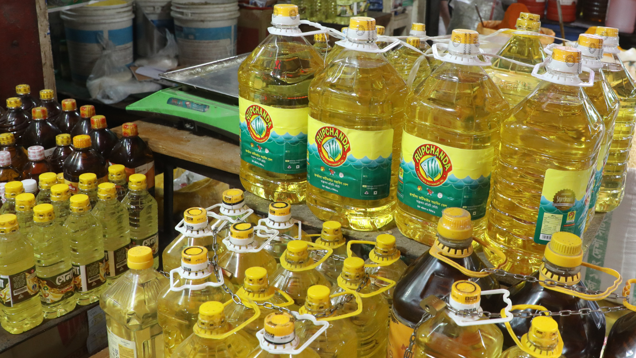 বাড়ির নিচে গুদামে মিললো ৩৭ হাজার লিটার ভোজ্যতেল