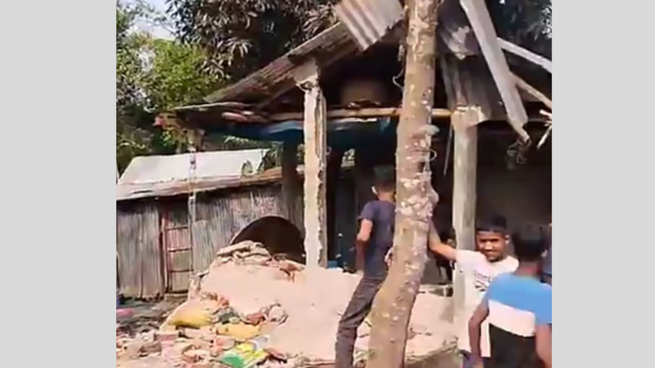 মুক্তিযোদ্ধার বাড়িতে হামলা, অভিযোগ অস্বীকার যুবদল নেতার