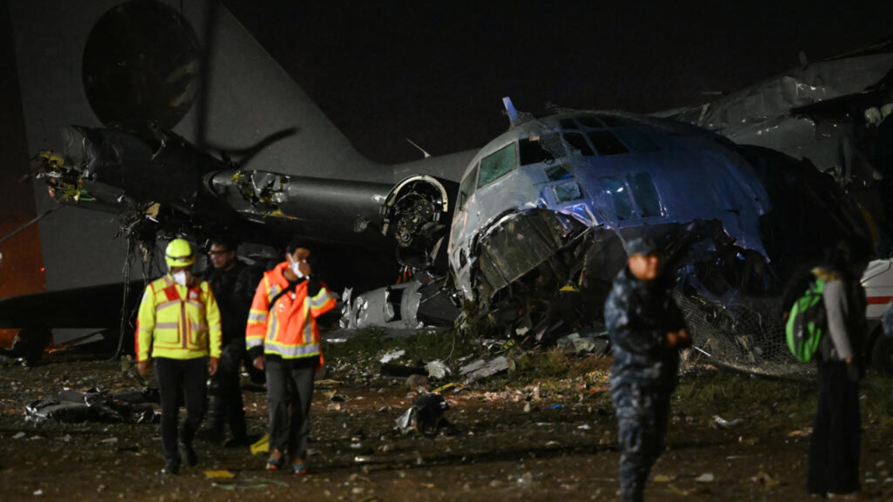 বলিভিয়ায় টাকা ভর্তি বিমান বিধ্বস্ত, নিহত ১৫