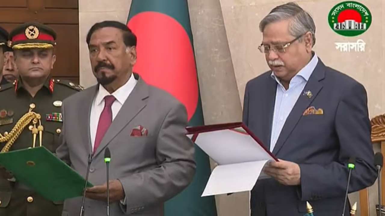 স্পিকার ও ডেপুটি স্পিকাকে শপথ পড়ালেন রাষ্ট্রপতি