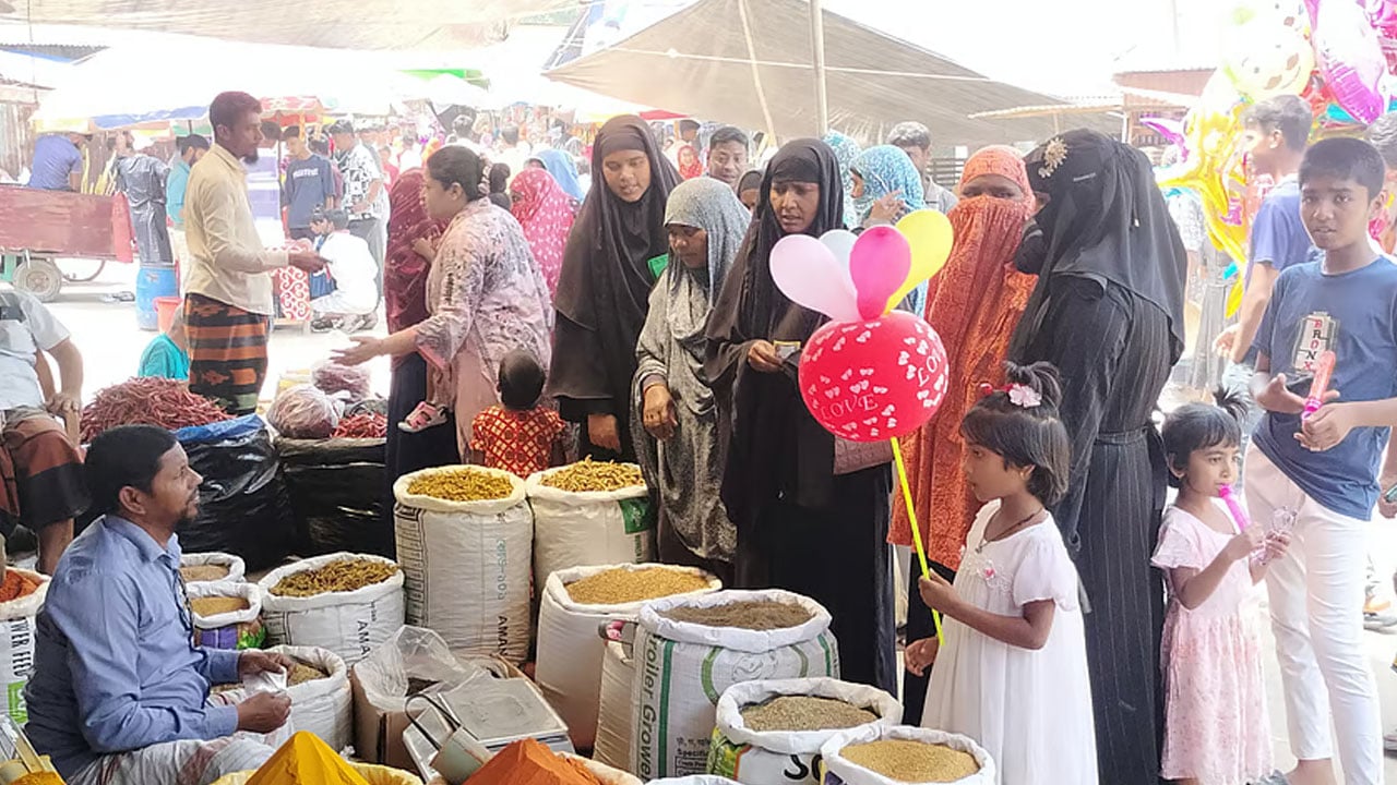 ভদ্রাবতী নদীর তীরে ‘বউমেলা’