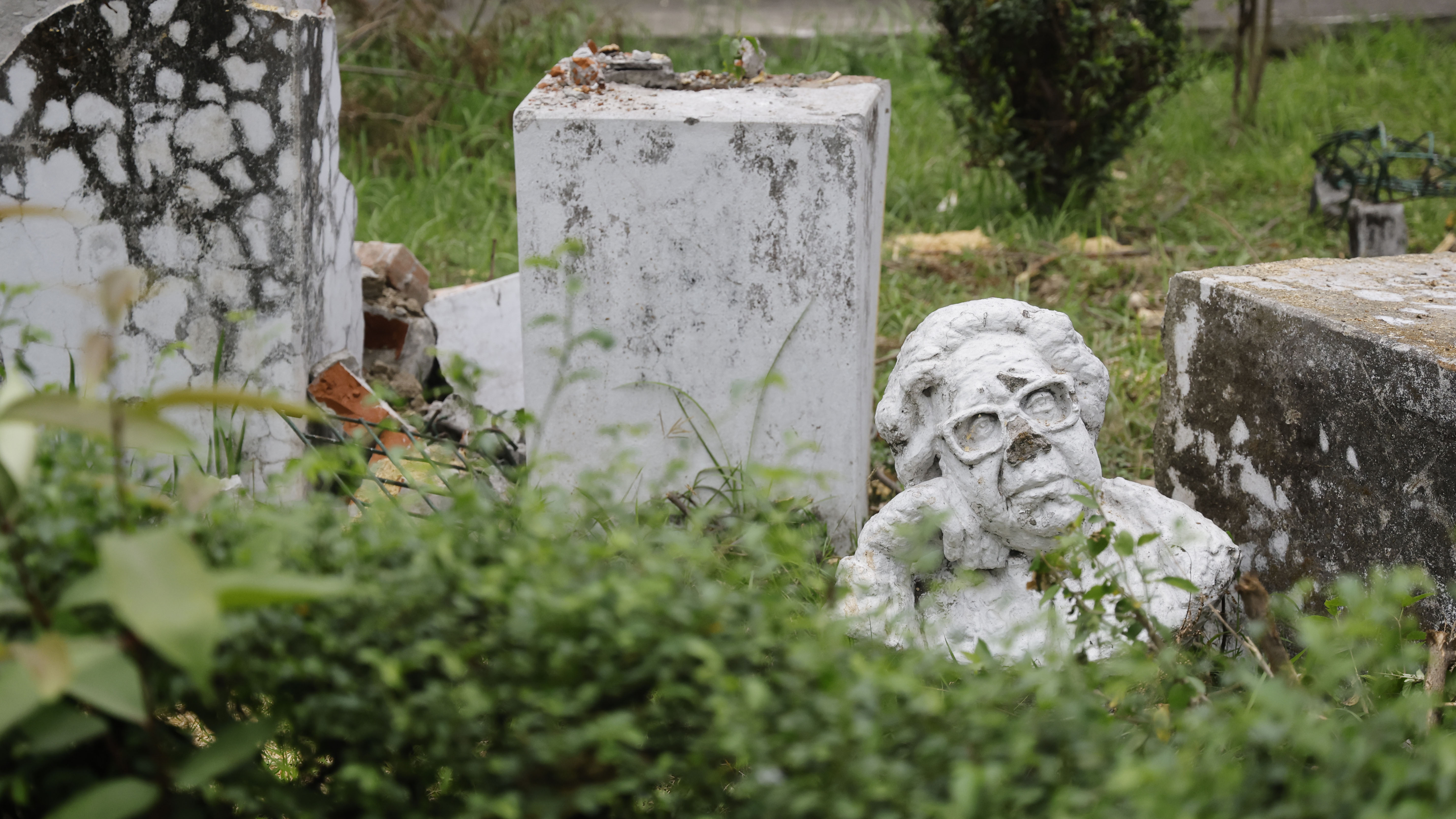 কোনোটির হাত আবার কোনোটির মাথা ভেঙে ফেলা হয়েছে