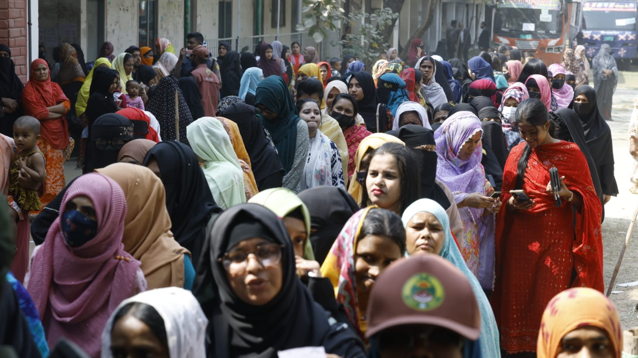 এবারের নির্বাচনে ভোটকেন্দ্রে নারী ভোটারদের উপস্থিতি বেশি দেখা যায়।