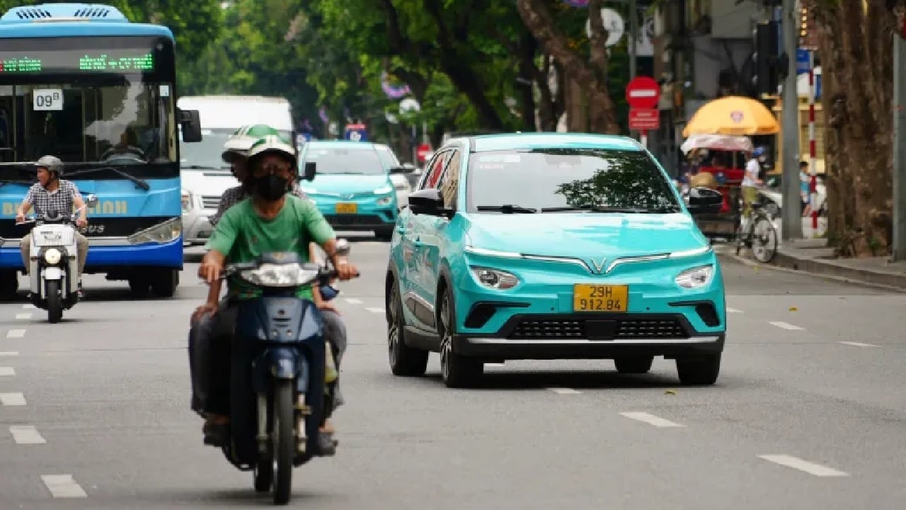 ইরান যুদ্ধের প্রভাবে বাড়ছে বৈদ্যুতিক গাড়ির চাহিদা