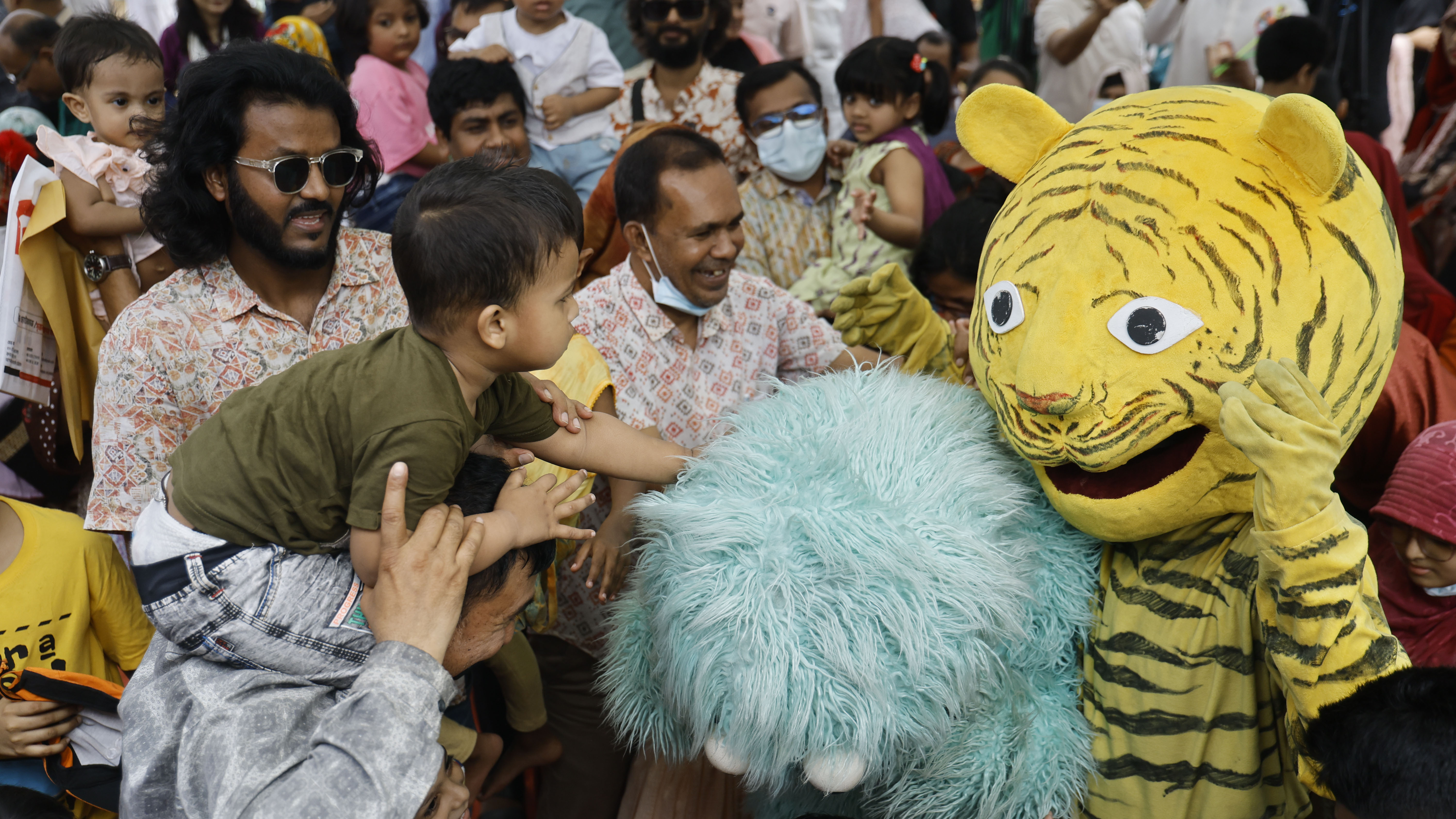 শিশুপ্রহরের মূল আকর্ষণ ছিল পাপেট শো। শিশুদের সাথে অভিভাবকেরাও মেতে ওঠেন আনন্দে