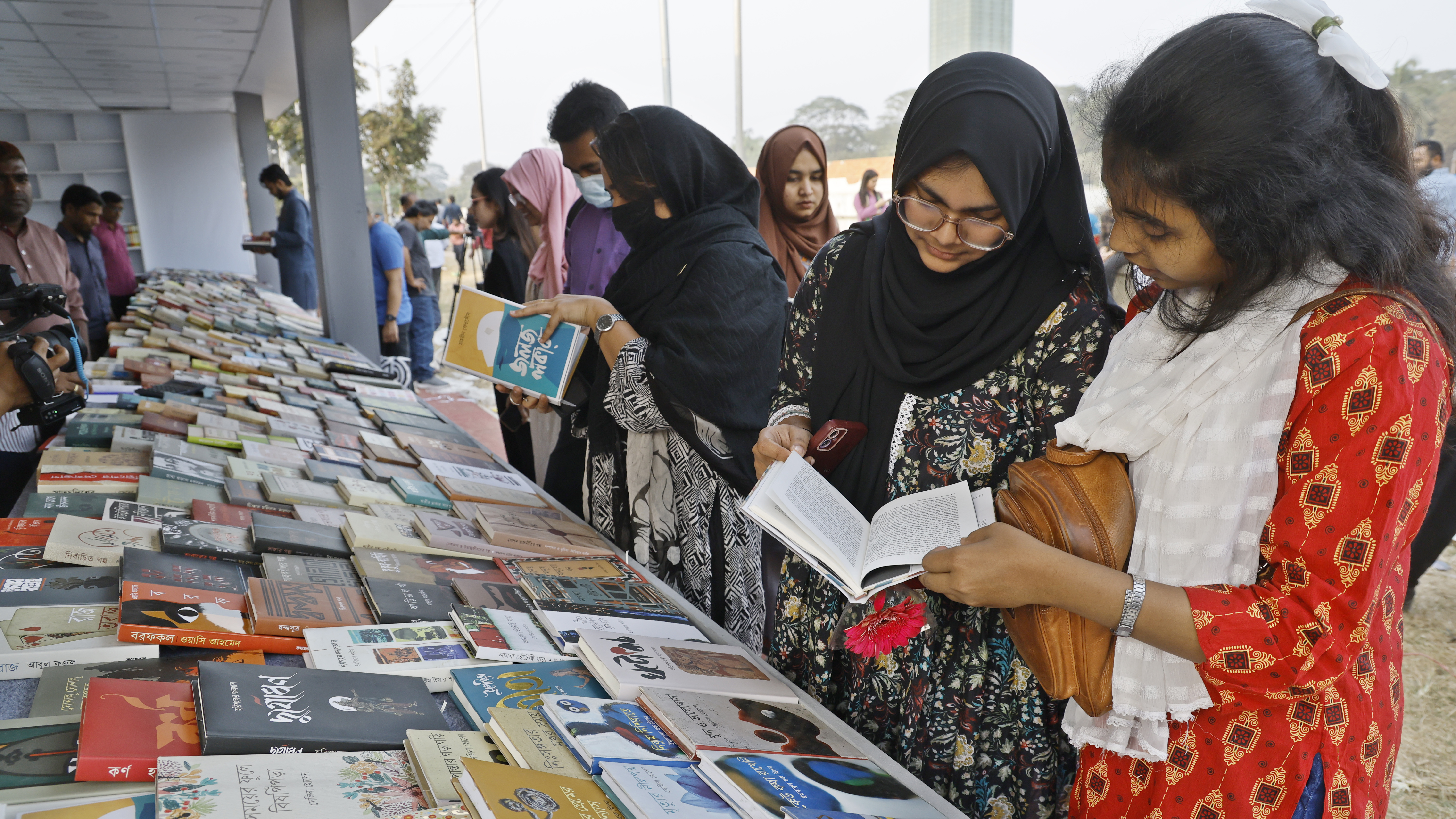 শুরু হলো অমর একুশে বইমেলা