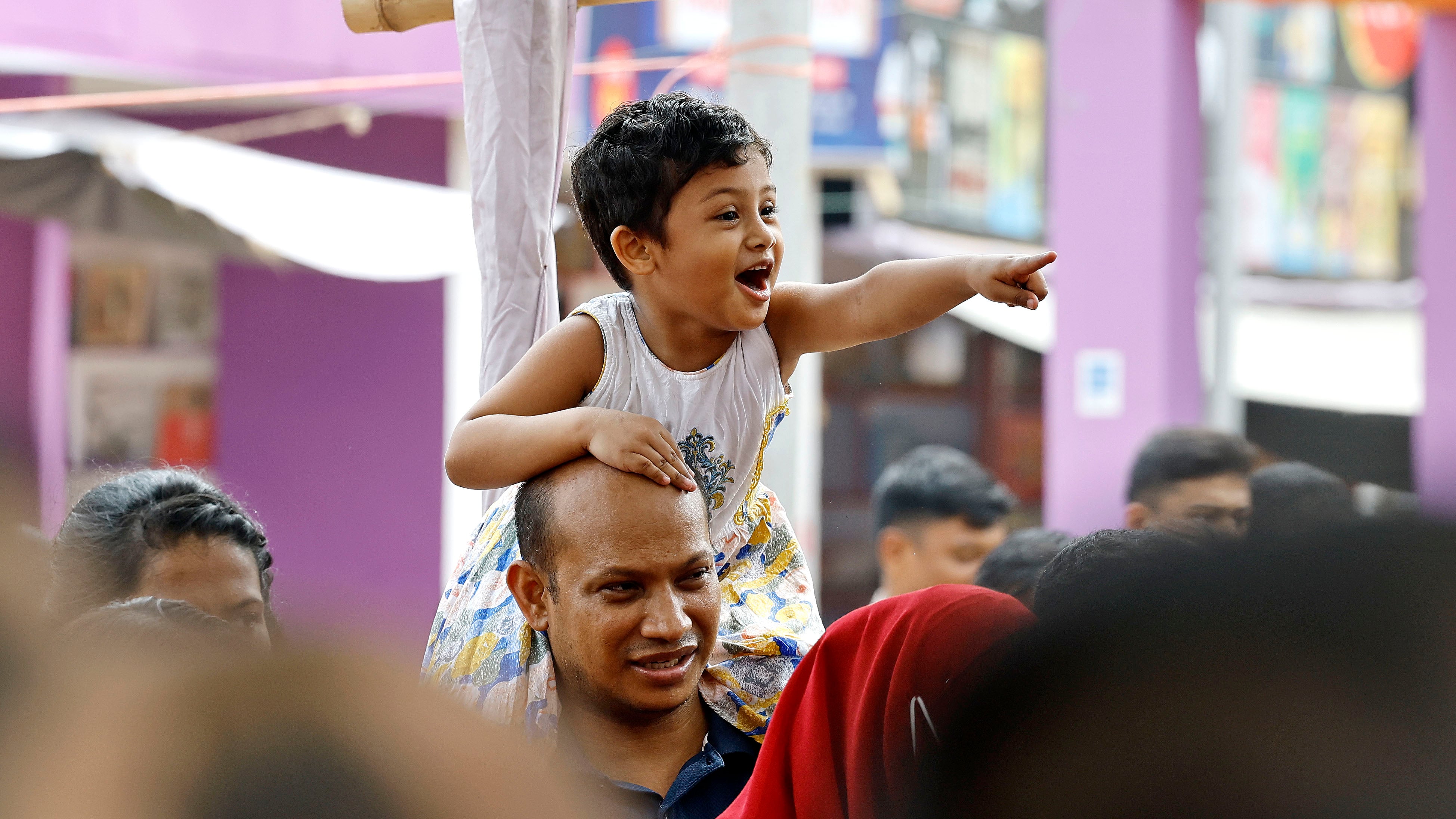 শেষ শিশু প্রহরে উচ্ছ্বসিত শিশুরা