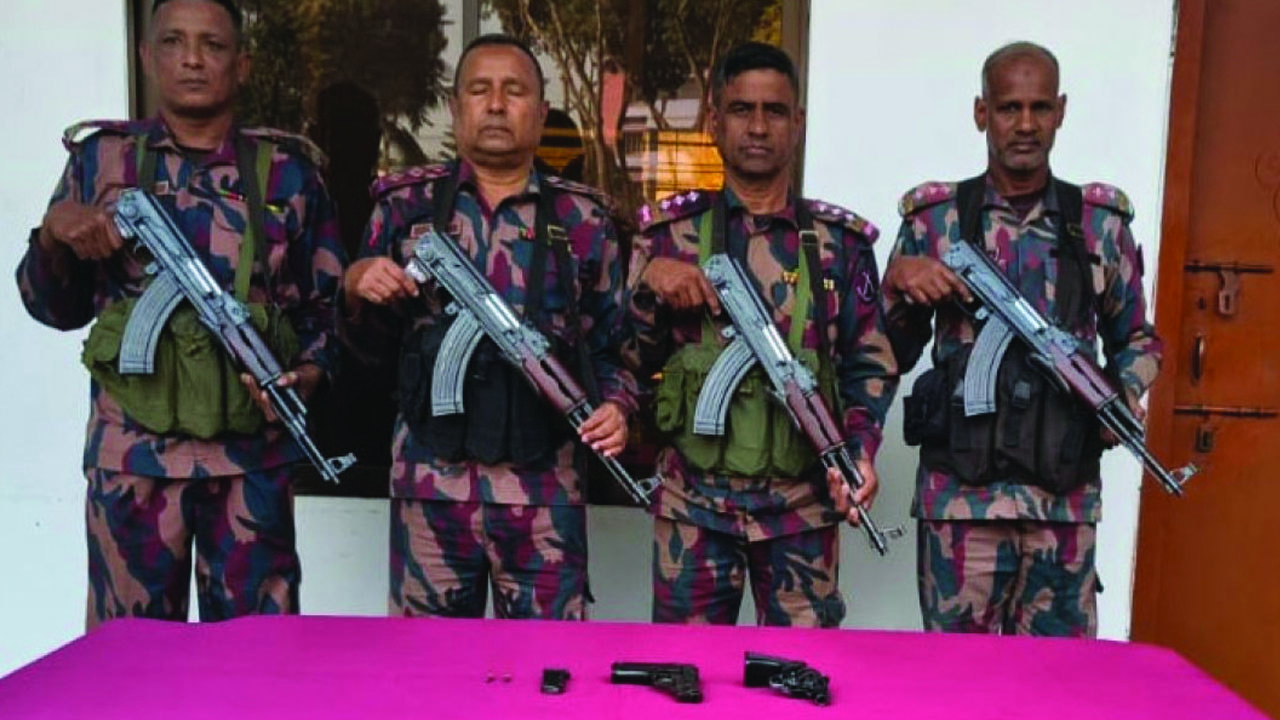 বেনাপোল সীমান্তে পিস্তল ও গুলি উদ্ধার