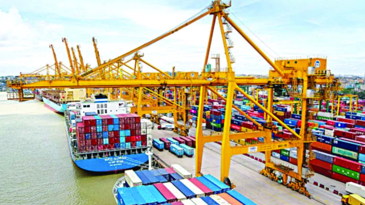 দাবি না মানায় শ্রমিকদের লাগাতার ধর্মঘট চট্টগ্রাম বন্দরে