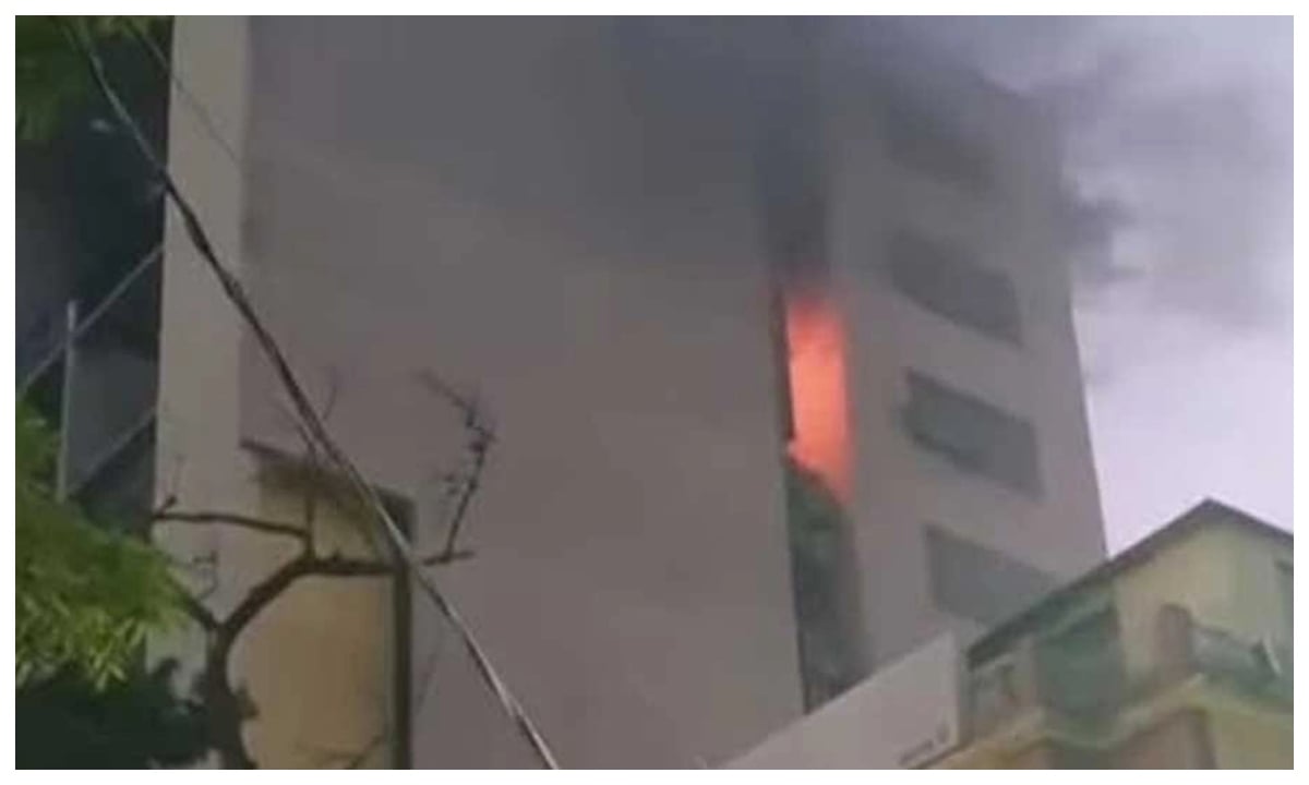 বনানীতে বহুতল ভবনে আগুন, নিয়ন্ত্রণে ৫ ইউনিট