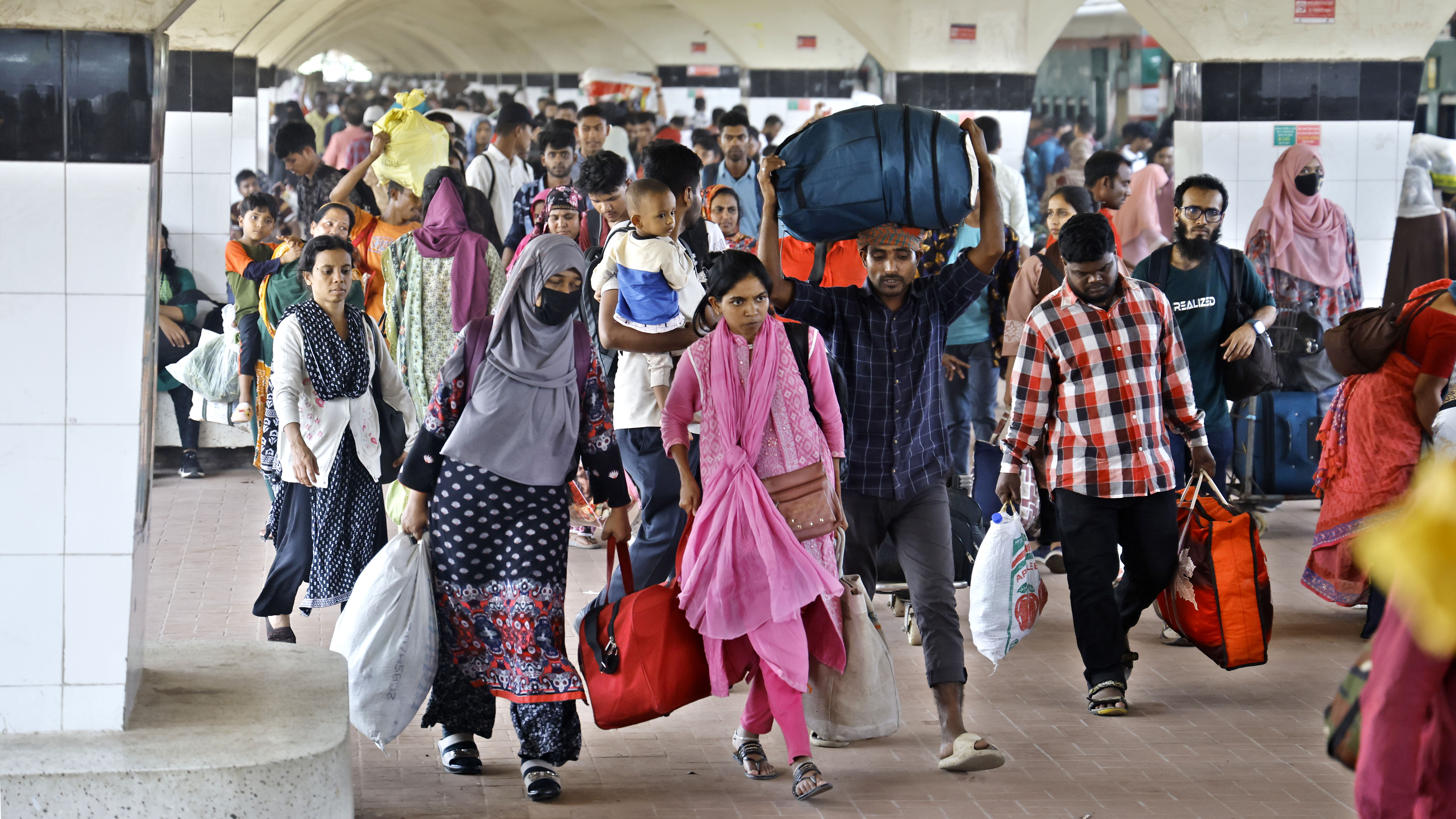 অনেকের অফিস শনিবার থেকে খোলা তাই শুক্রবারই ফিরতে হয়েছে