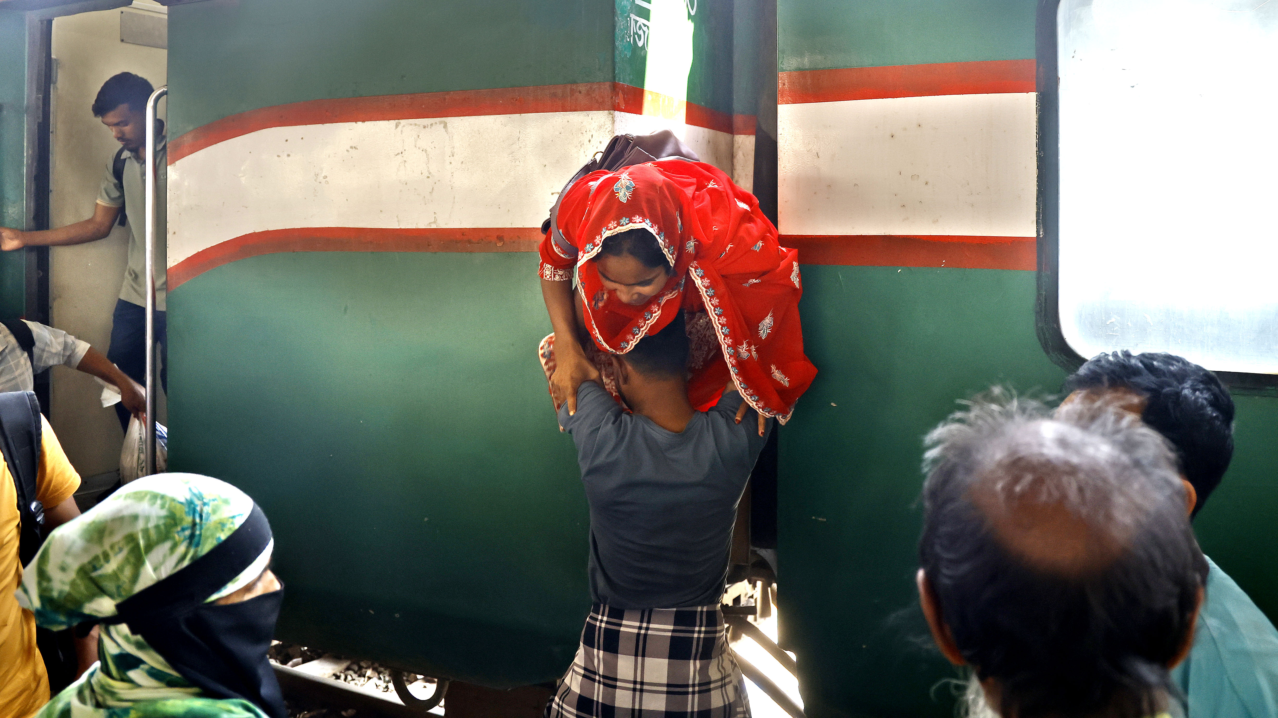 কর্মস্থলে ফেরার ধুম