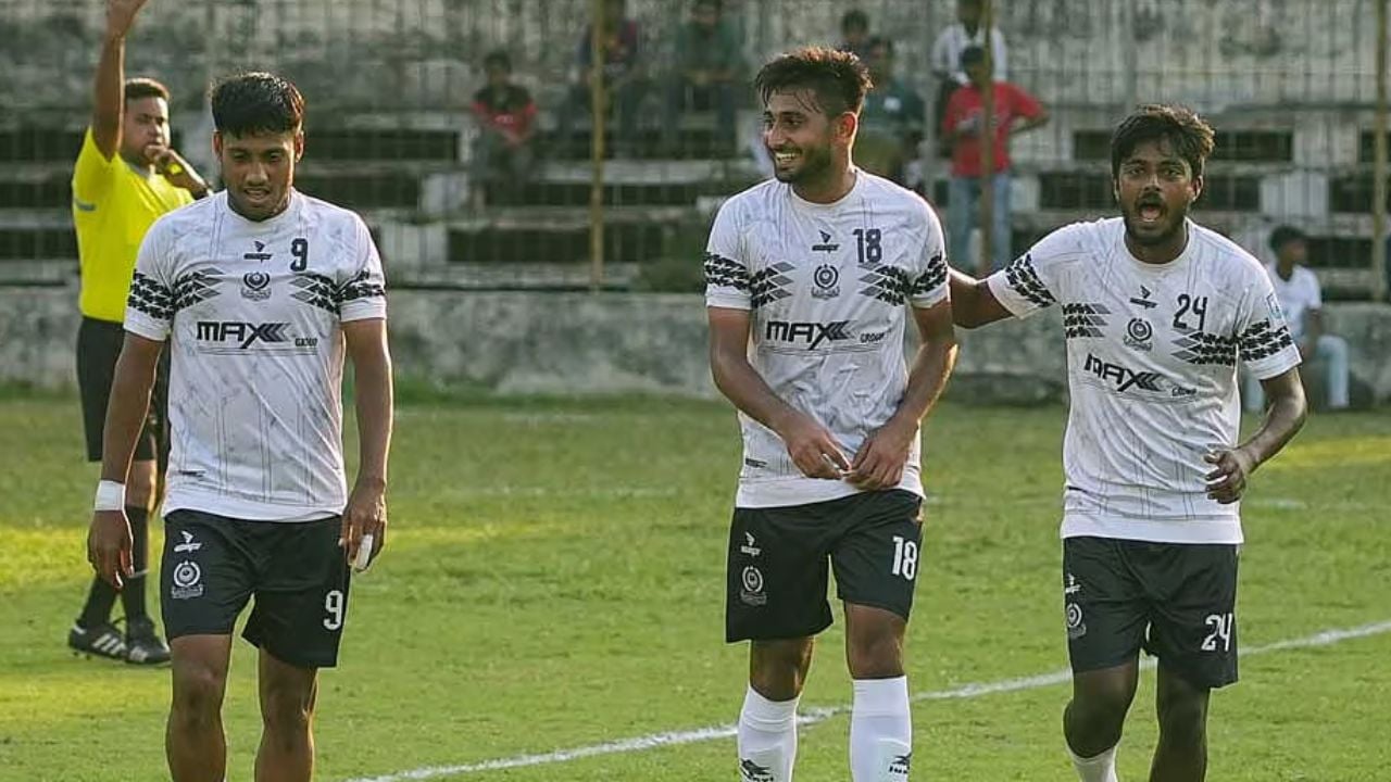 ব্রাদার্সকে হারিয়ে ফাইনালে মোহামেডান