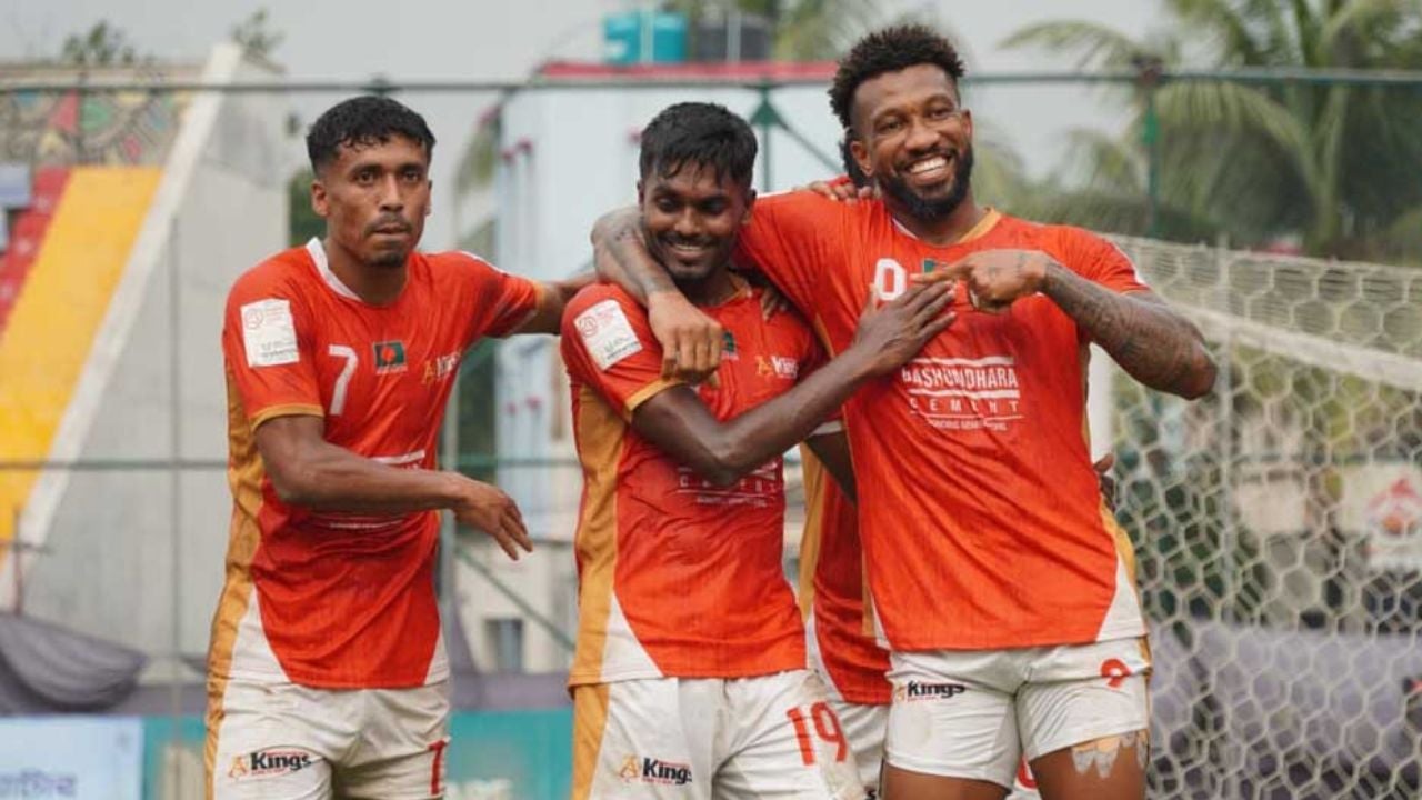 ব্রাদার্সকে উড়িয়ে ফাইনালে কিংস