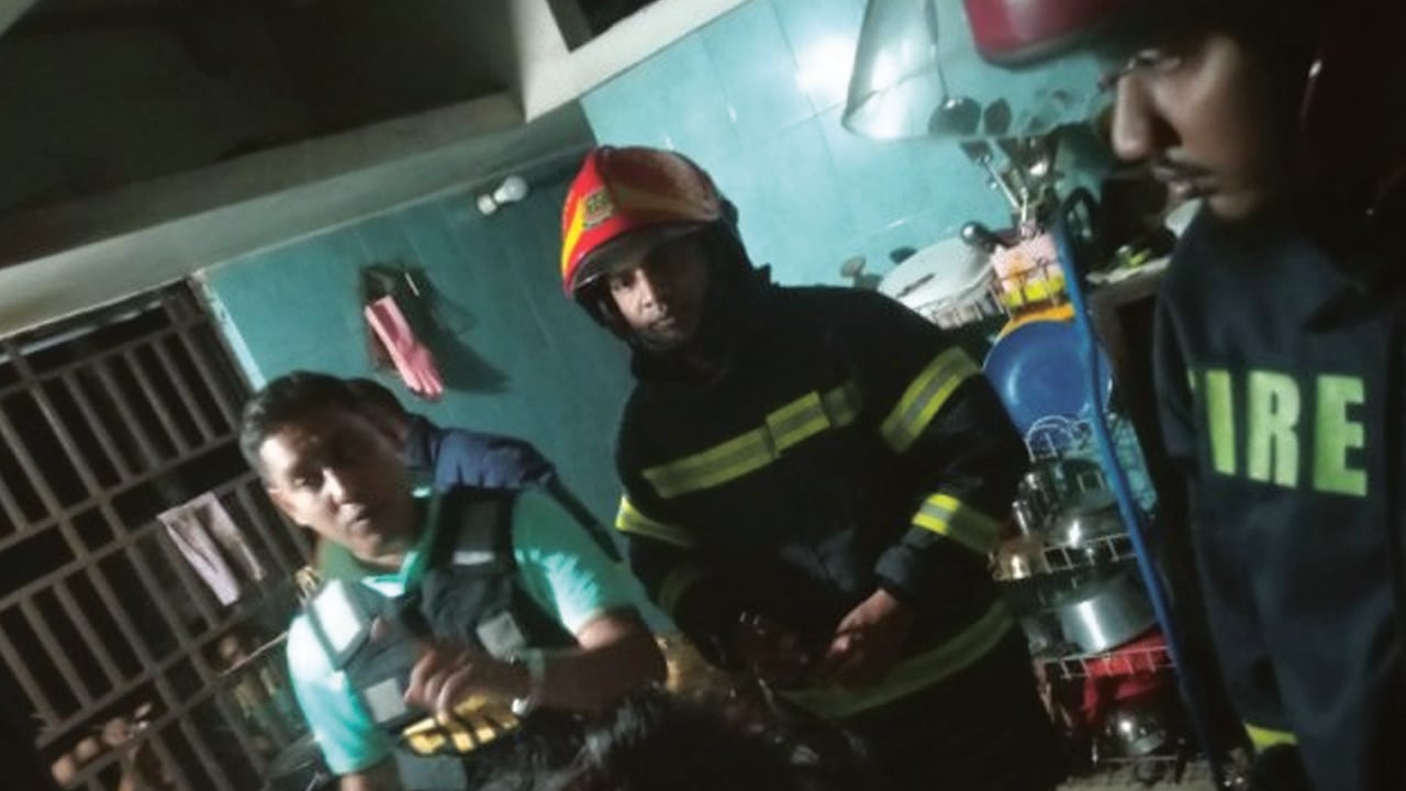 ধামরাইয়ে গ্যাস লিকেজ থেকে বিস্ফোরণ: স্বামী-স্ত্রী দগ্ধ