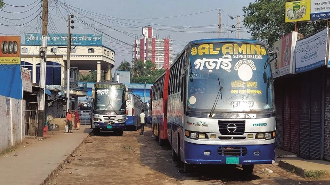 কুষ্টিয়া থেকে অনির্দিষ্টকালের জন্য বাস চলাচল বন্ধ
