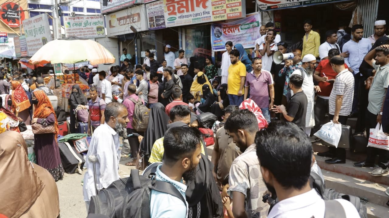 সায়েদাবাদে গণপরিবহনে বাড়তি ভাড়া আদায়ের অভিযোগ