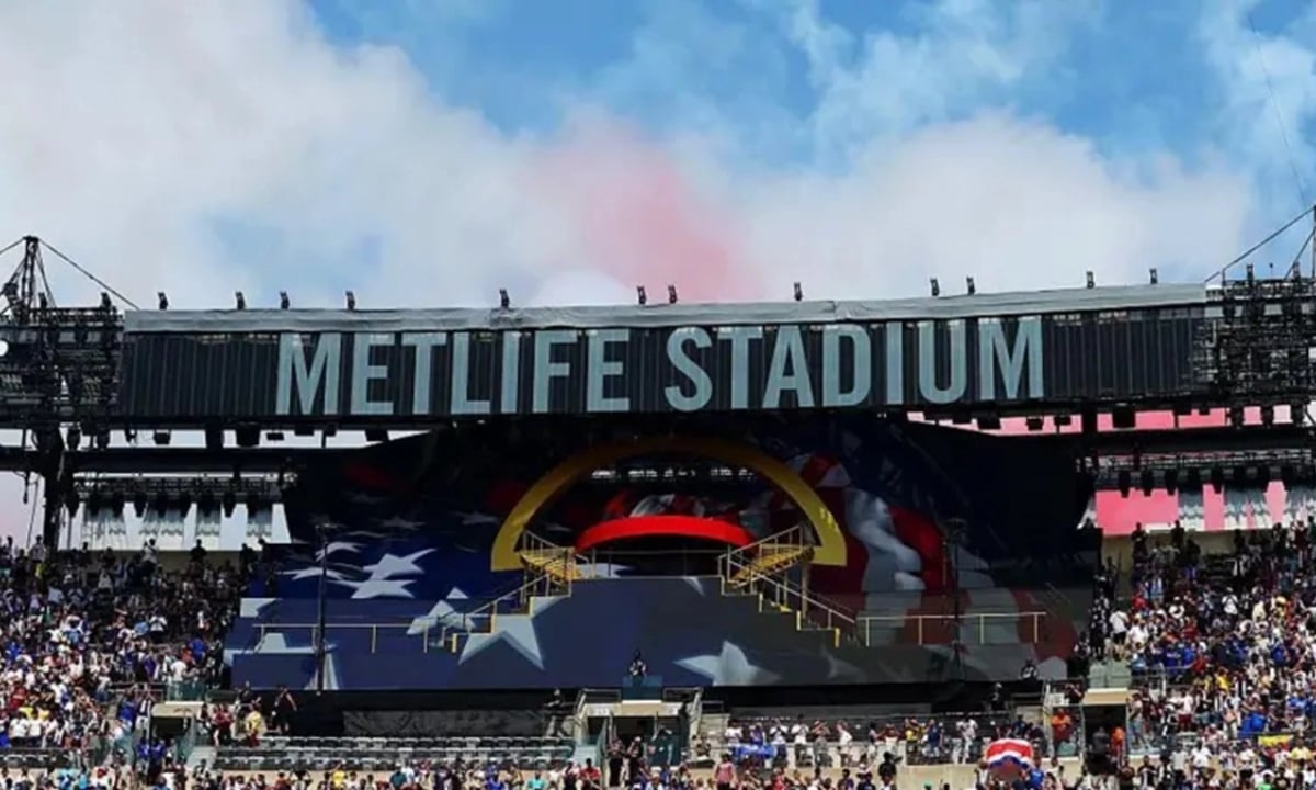 বিশ্বকাপ ঘিরে ১২গুন বাড়লো ট্রেনের ভাড়া