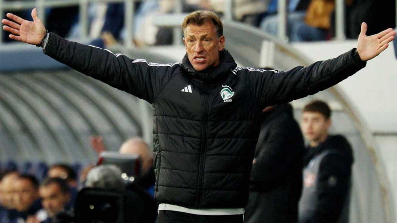 বিশ্বকাপের আগে বরখাস্ত হলেন সৌদি কোচ