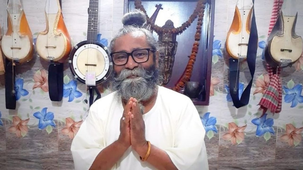 বাউলশিল্পী শফি মণ্ডলের বাড়িতে পুলিশ মোতায়েন