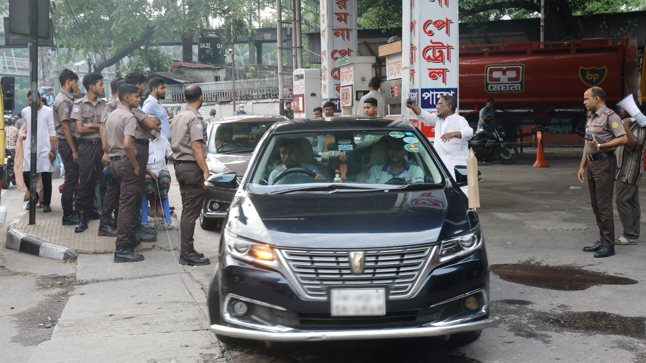 ব্যক্তিগত গাড়ির জন্যও লাগবে ‘ফুয়েল পাস’