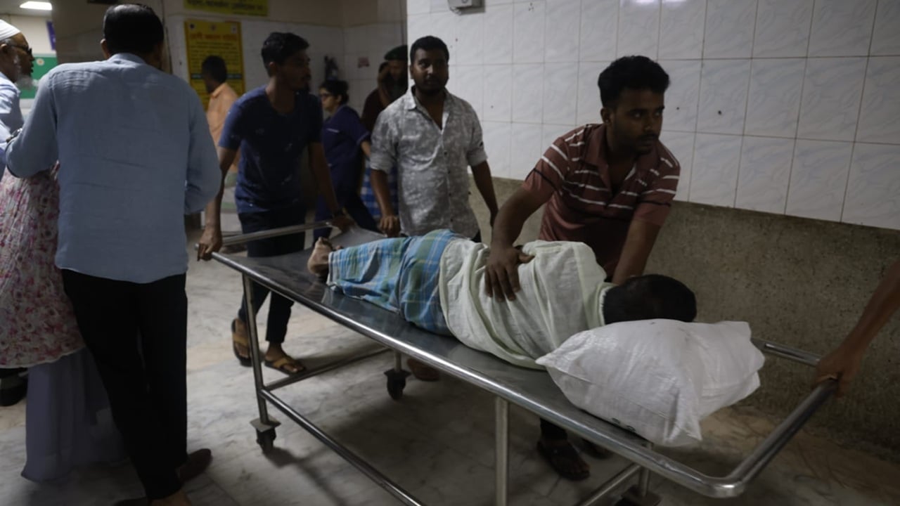 চিকিৎসা নিতে আসা রোগীরা চরম ভোগান্তিতে পড়েছেন 3
