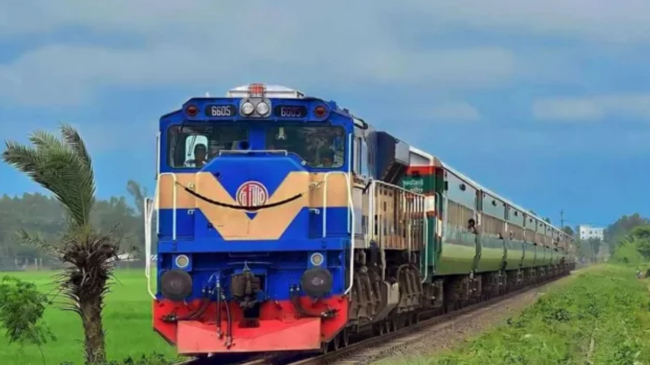 চলন্ত ট্রেন থেকে নামতে গিয়ে পুলিশ সদস্যের দুই পা বিচ্ছিন্ন