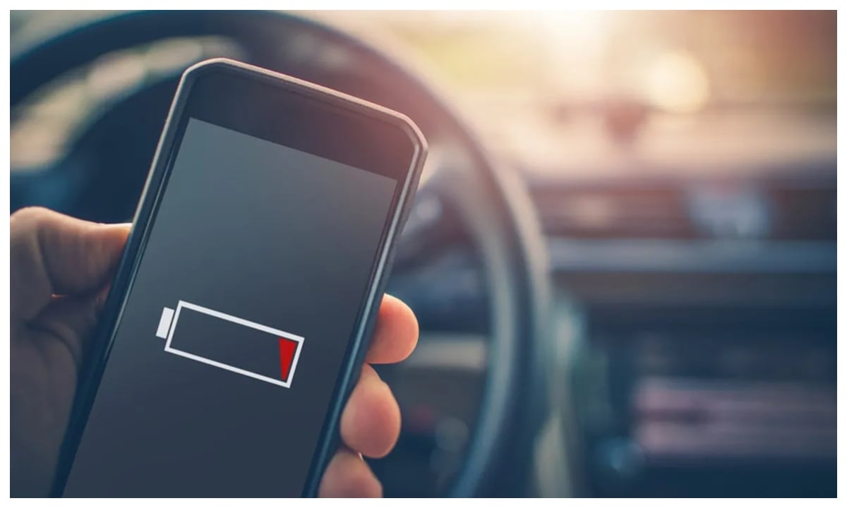 চার্জার ছাড়াই ফোন চার্জ দেওয়ার উপায়