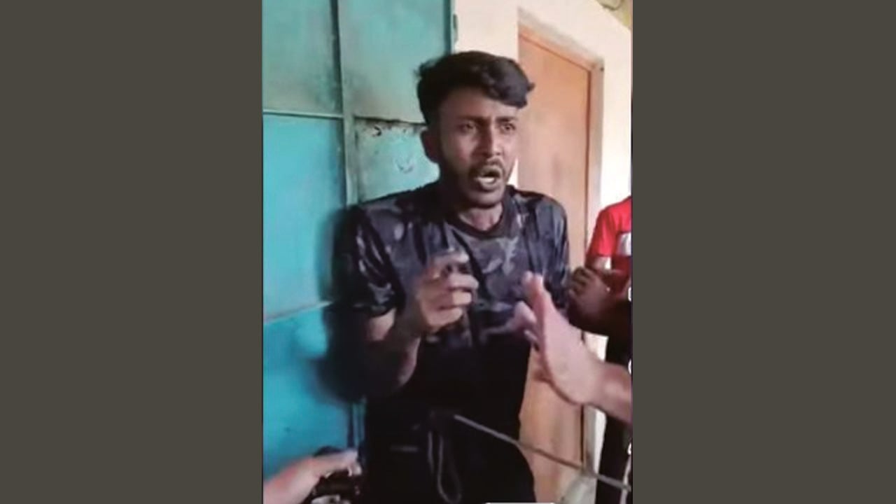 চুরির অভিযোগে দুই যুবককে ইলেকট্রিক শক দিয়ে নির্যাতন