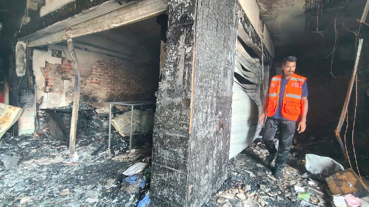 চট্টগ্রামে টেরিবাজারে আগুন, দুজনের মৃত্যু