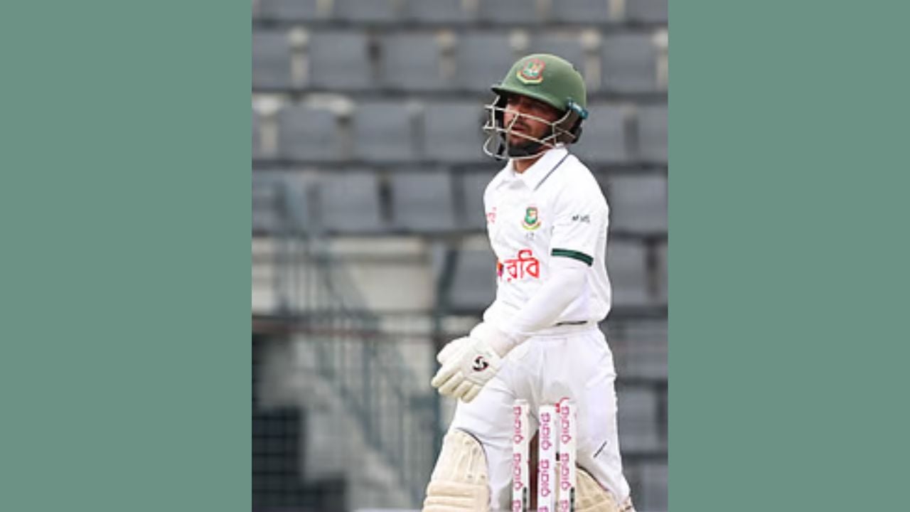 ১০০ পেরিয়ে মধ্যাহ্নভোজের বিরতিতে