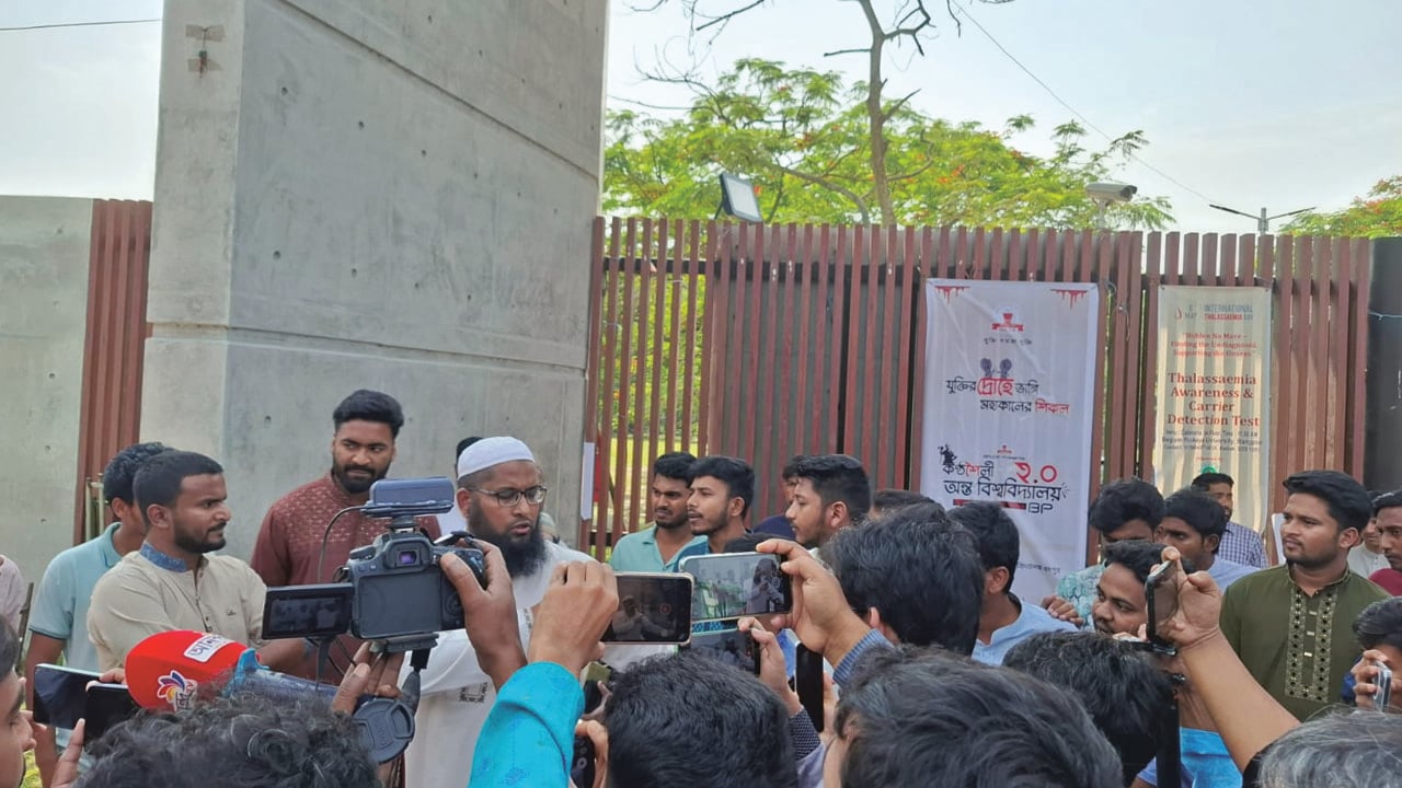 পাল্টাপাল্টি সংবাদ সম্মেলন ঘিরে বেরোবিতে উত্তেজনা