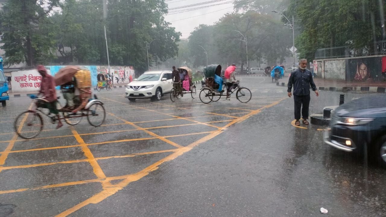 রাজধানীতে মুষুলধারে বৃষ্টি