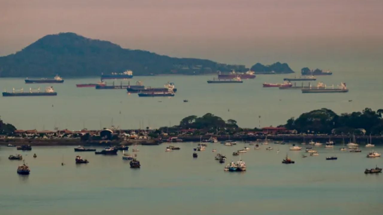 হরমুজ প্রণালি অবরোধ: পানামা খালে বেড়েছে জাহাজ চলাচল