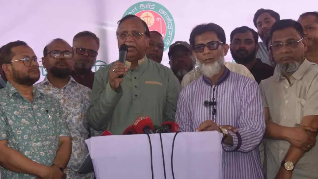 ‘পথচারী ও যান চলাচল নির্বিঘ্ন রেখেই হকার পুনর্বাসন করা হচ্ছে’