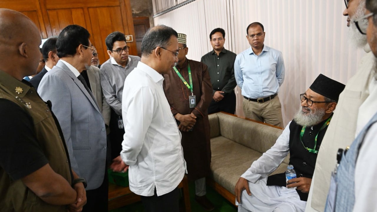 সংসদে অসুস্থ এমপির খোঁজ নিলেন প্রধানমন্ত্রী