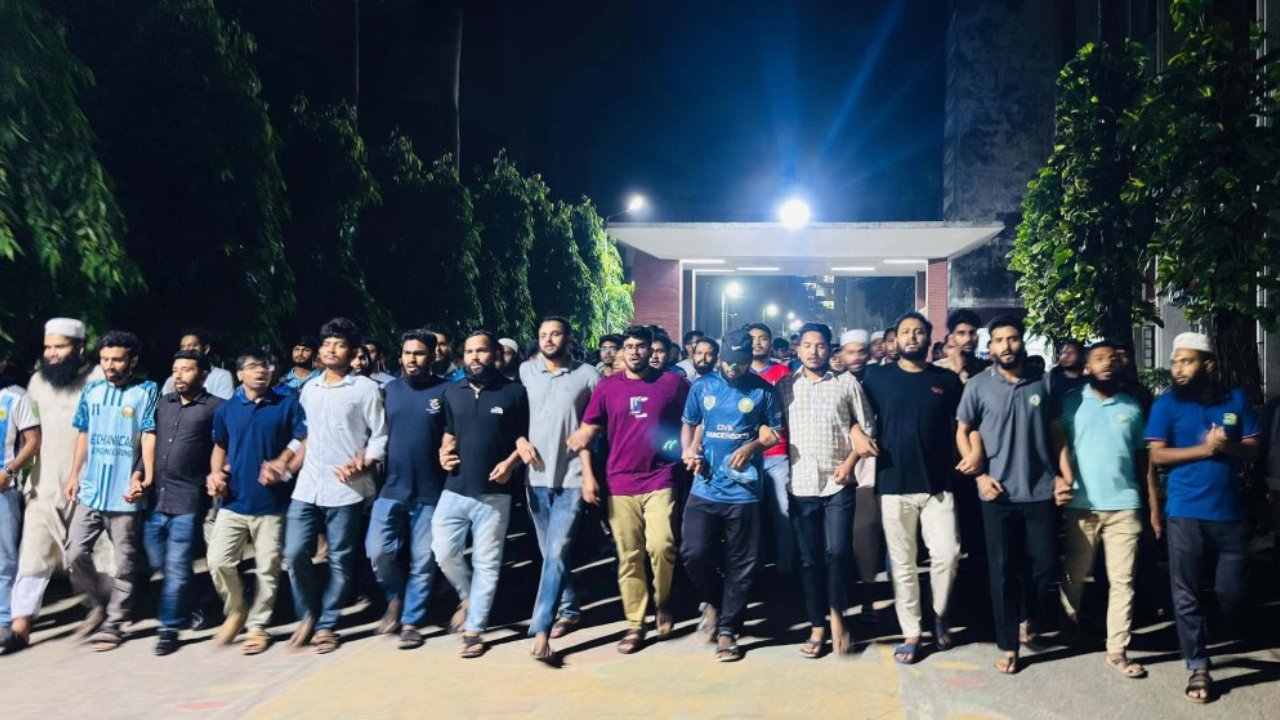 ডুয়েটের নতুন উপাচার্য নিয়োগ, প্রতিবাদে শিক্ষার্থীদের বিক্ষোভ ২