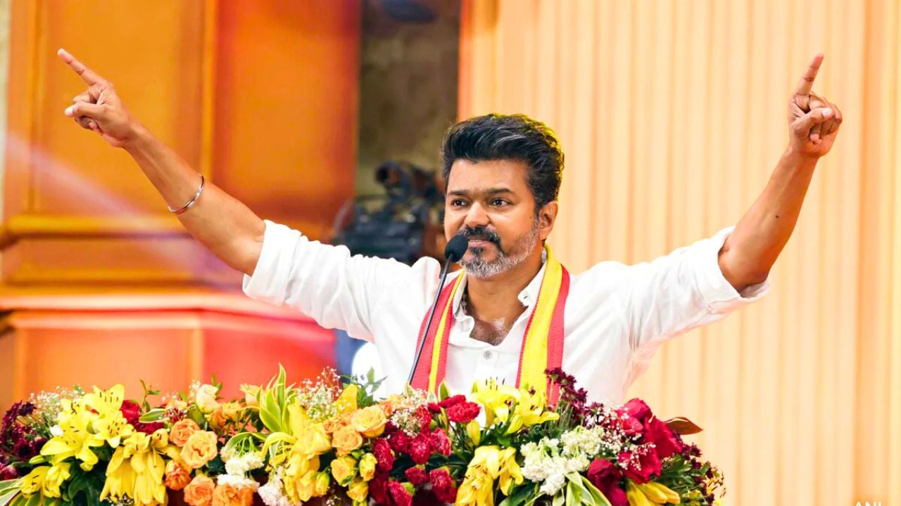 কংগ্রেসের সমর্থন পেলেন বিজয়, সরকার গঠন কতদূর