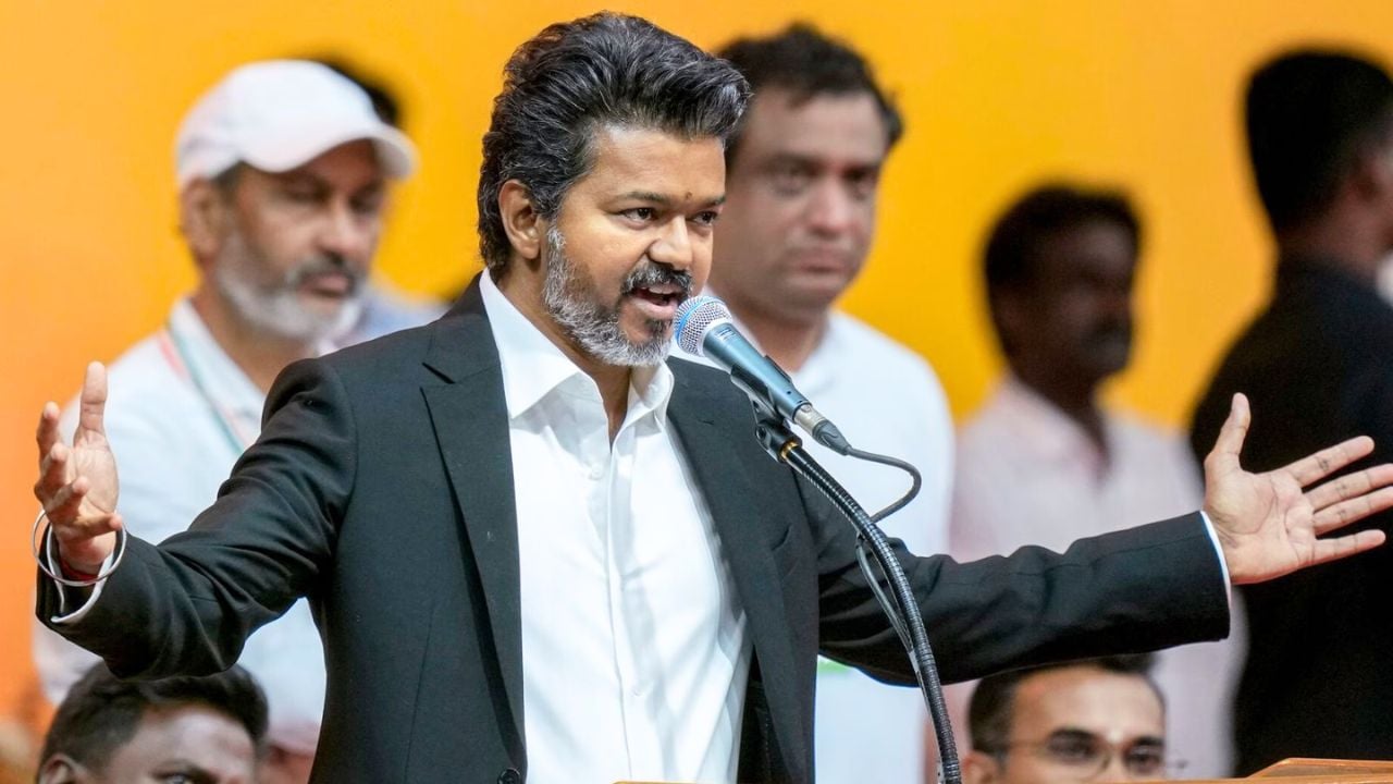 বিধানসভায় আস্থাভোটে জয় পেয়েছেন বিজয়