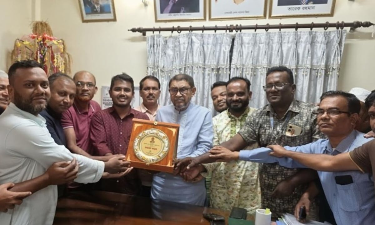 স্বাস্থ্যমন্ত্রীর সঙ্গে মনোহরদী প্রেসক্লাবের সাংবাদিকদের মতবিনিময় সভা