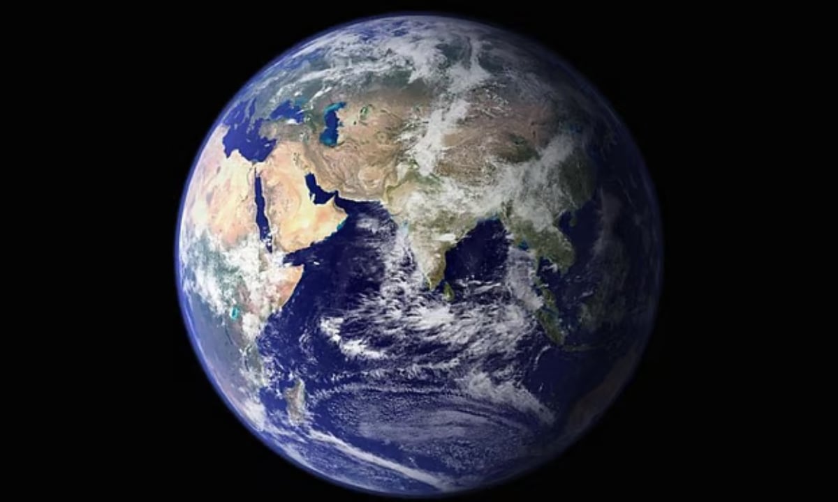 পৃথিবীর আয়ু কত 