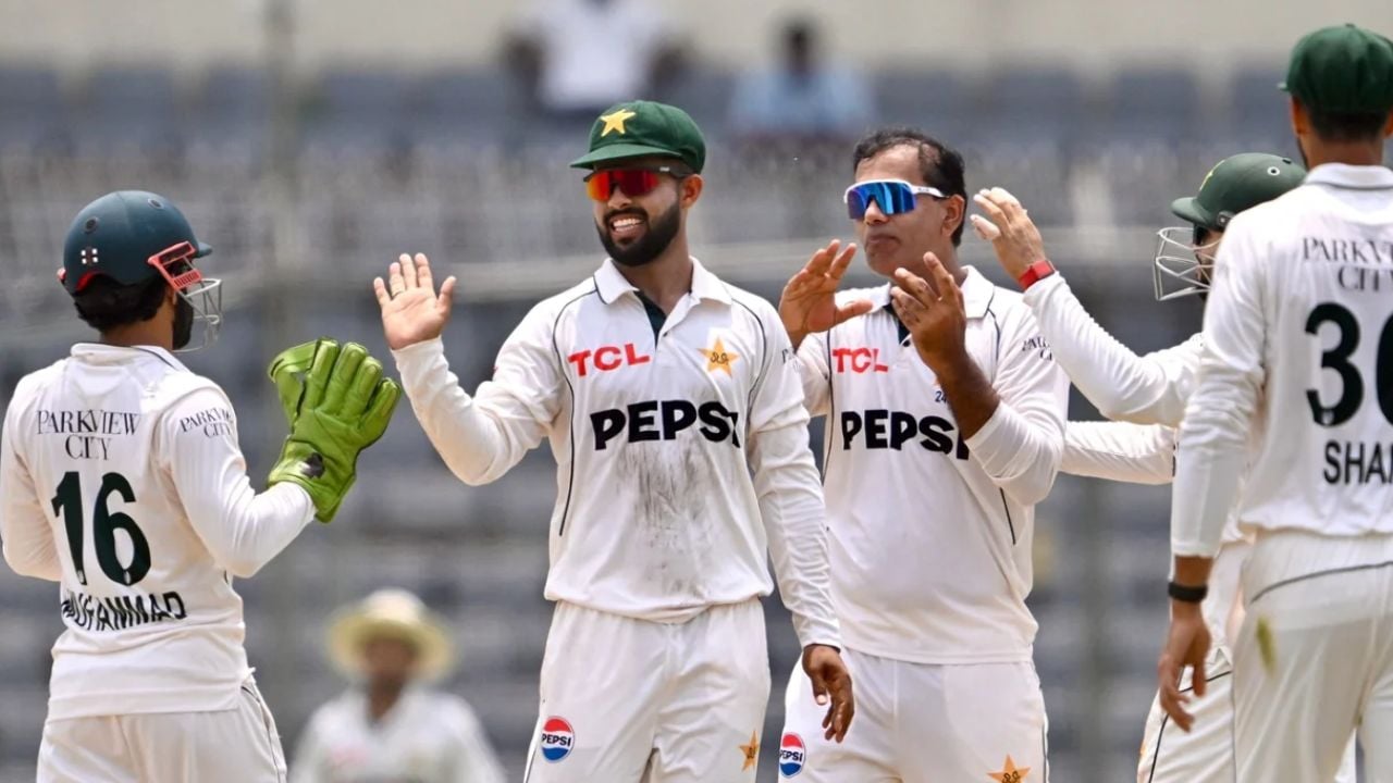 পাকিস্তানের জরিমানা ও ৮ পয়েন্ট কাটা