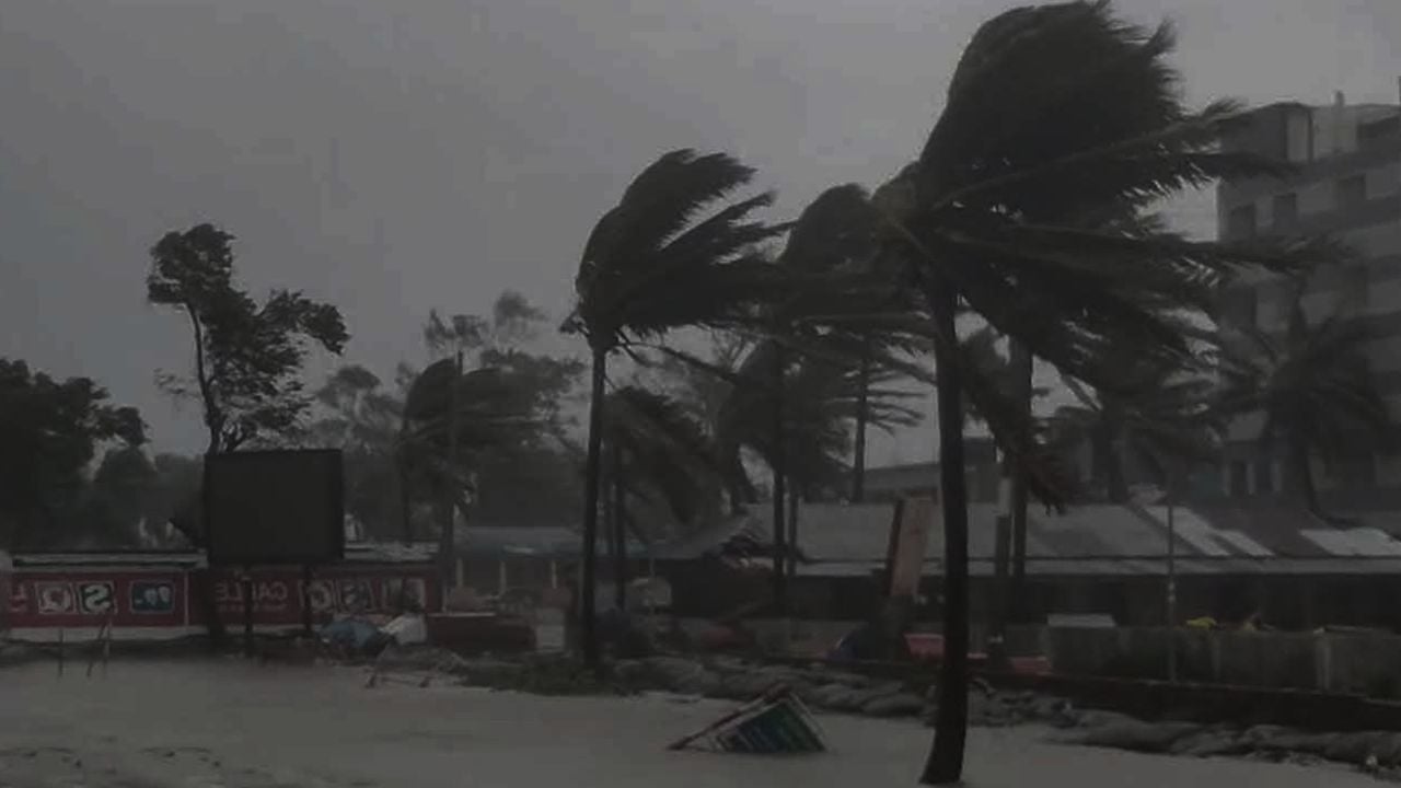 দেশের ১০ অঞ্চলে ৬০ কিলোমিটার বেগে ঝড়ের আভাস